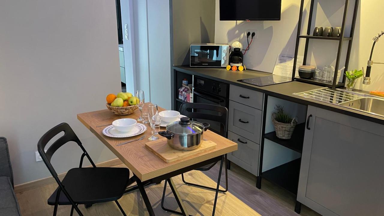 Bienvenue Chez Vous "Appartement Classe 2 Etoiles En Rdc Avec Espace Exterieur Et Parking" Dole Eksteriør billede