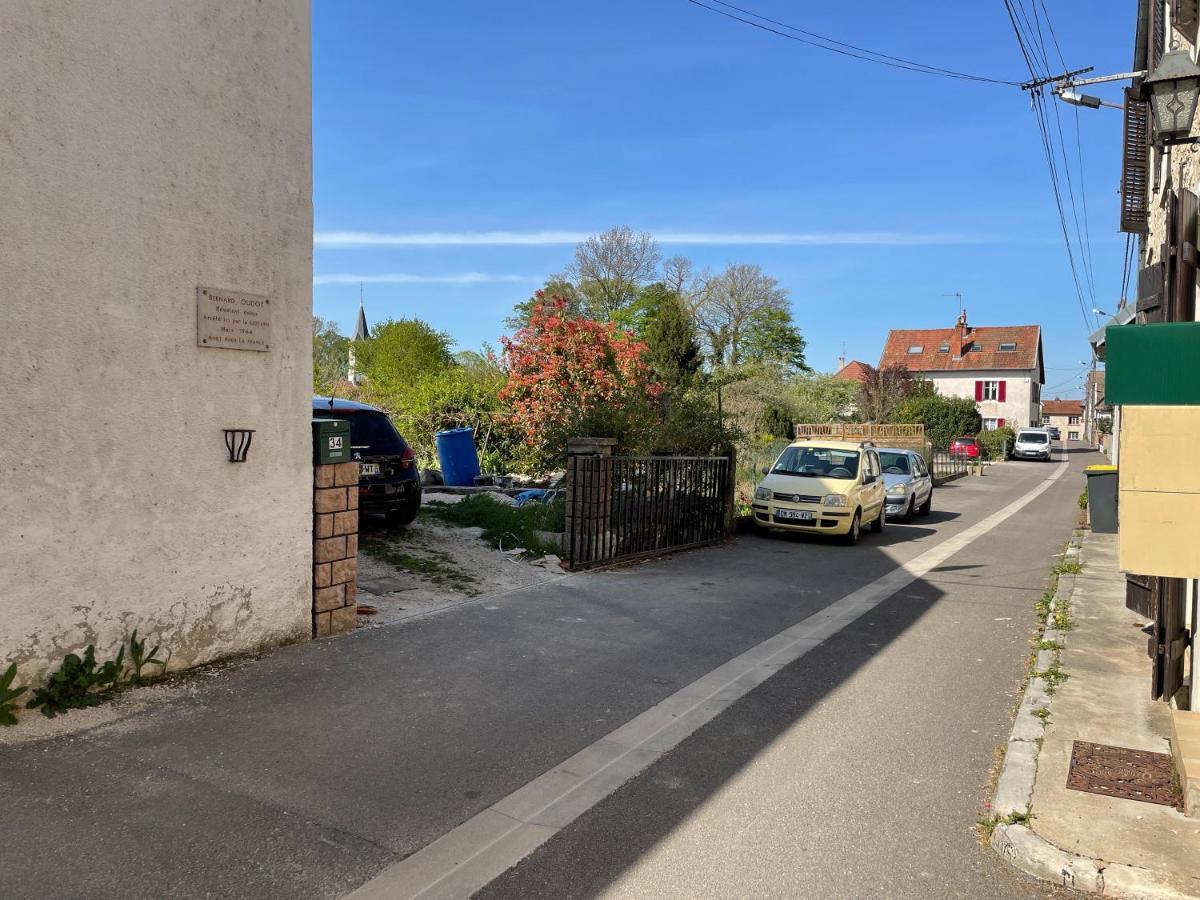 Bienvenue Chez Vous "Appartement Classe 2 Etoiles En Rdc Avec Espace Exterieur Et Parking" Dole Eksteriør billede